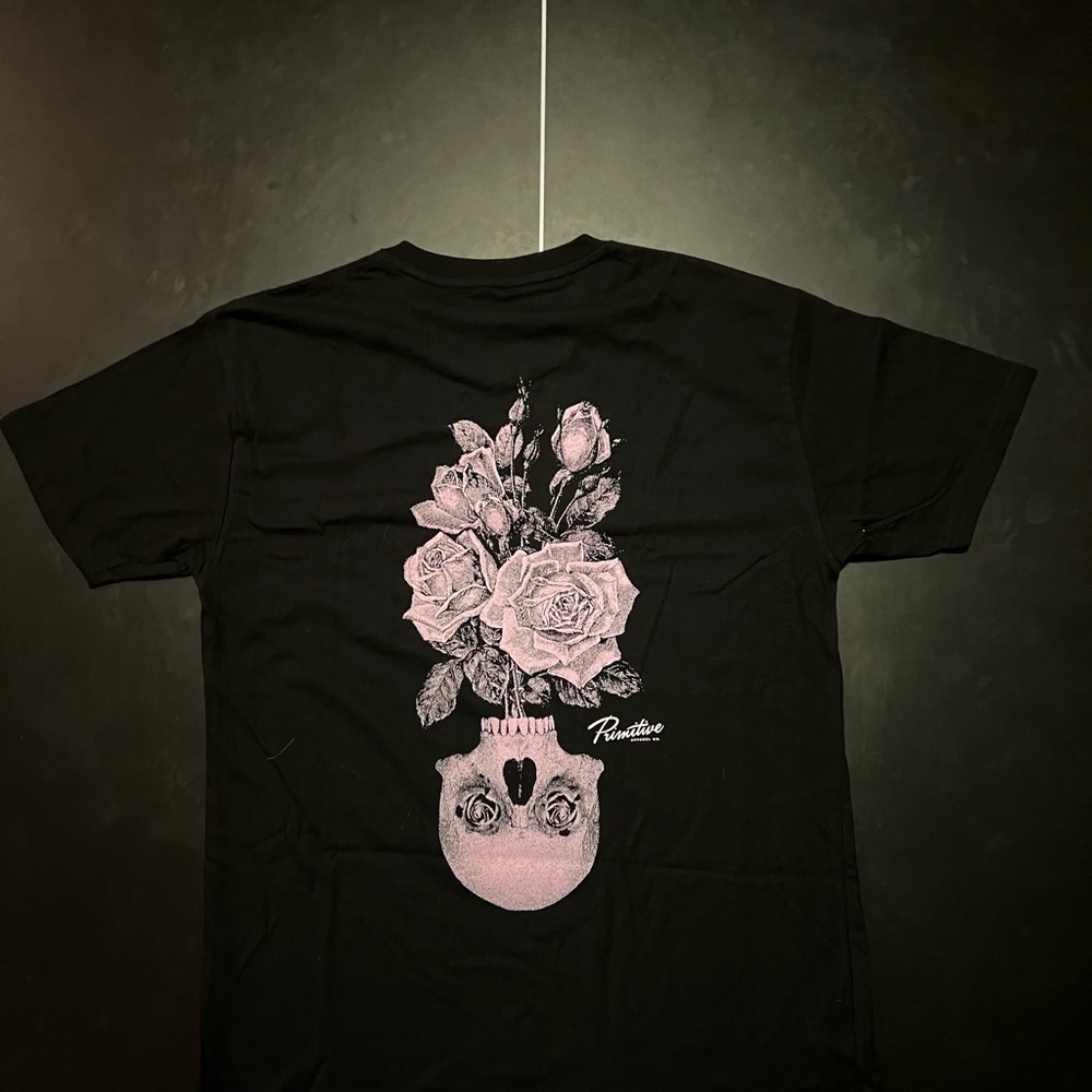 Simple black skull and rose design shirt
